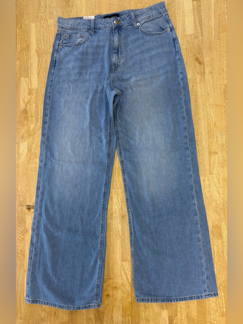 NWT Aeropostale High Rise Wide Leg Jeans Size 12 Light Wash Non Stretch Denim